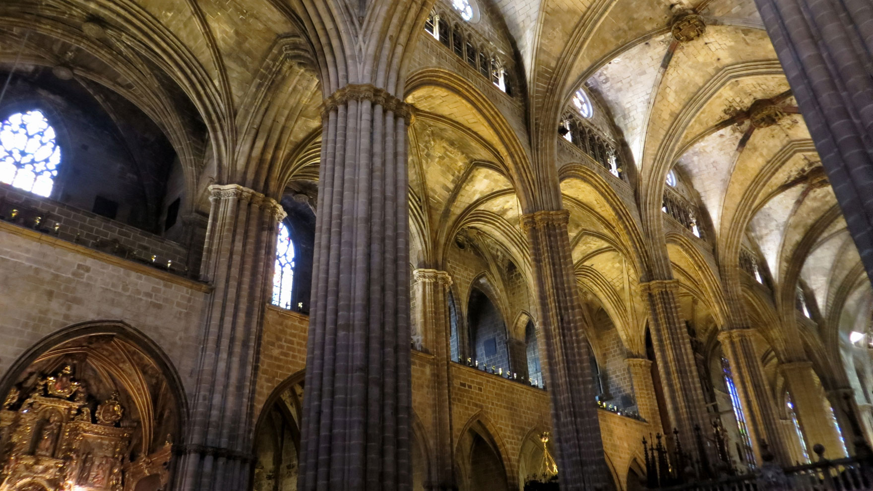 Interior de la Catedral Gótica de Barcelona