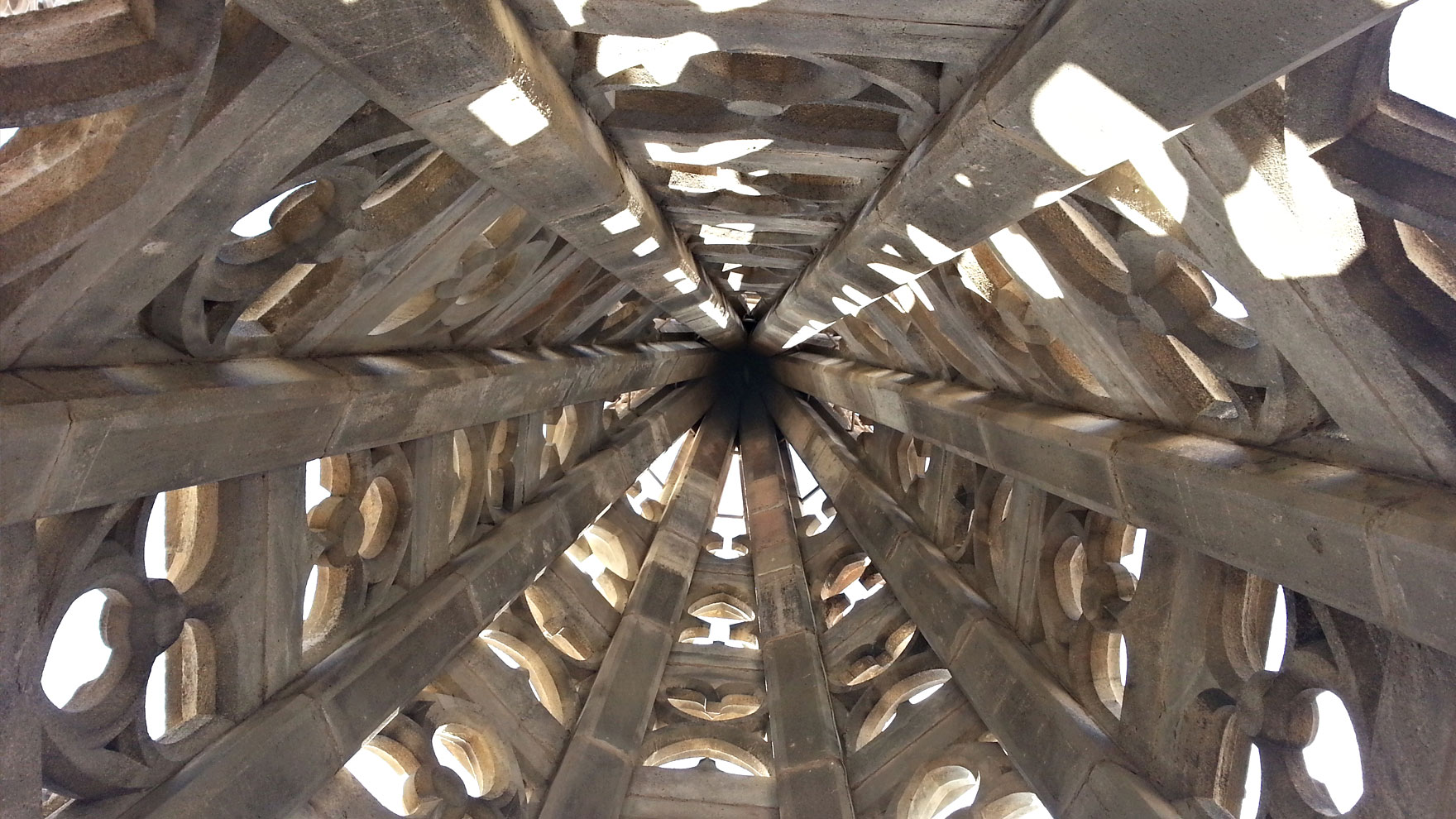 Detalle del estudio de iluminación de la Catedral Gótica de Barcelona