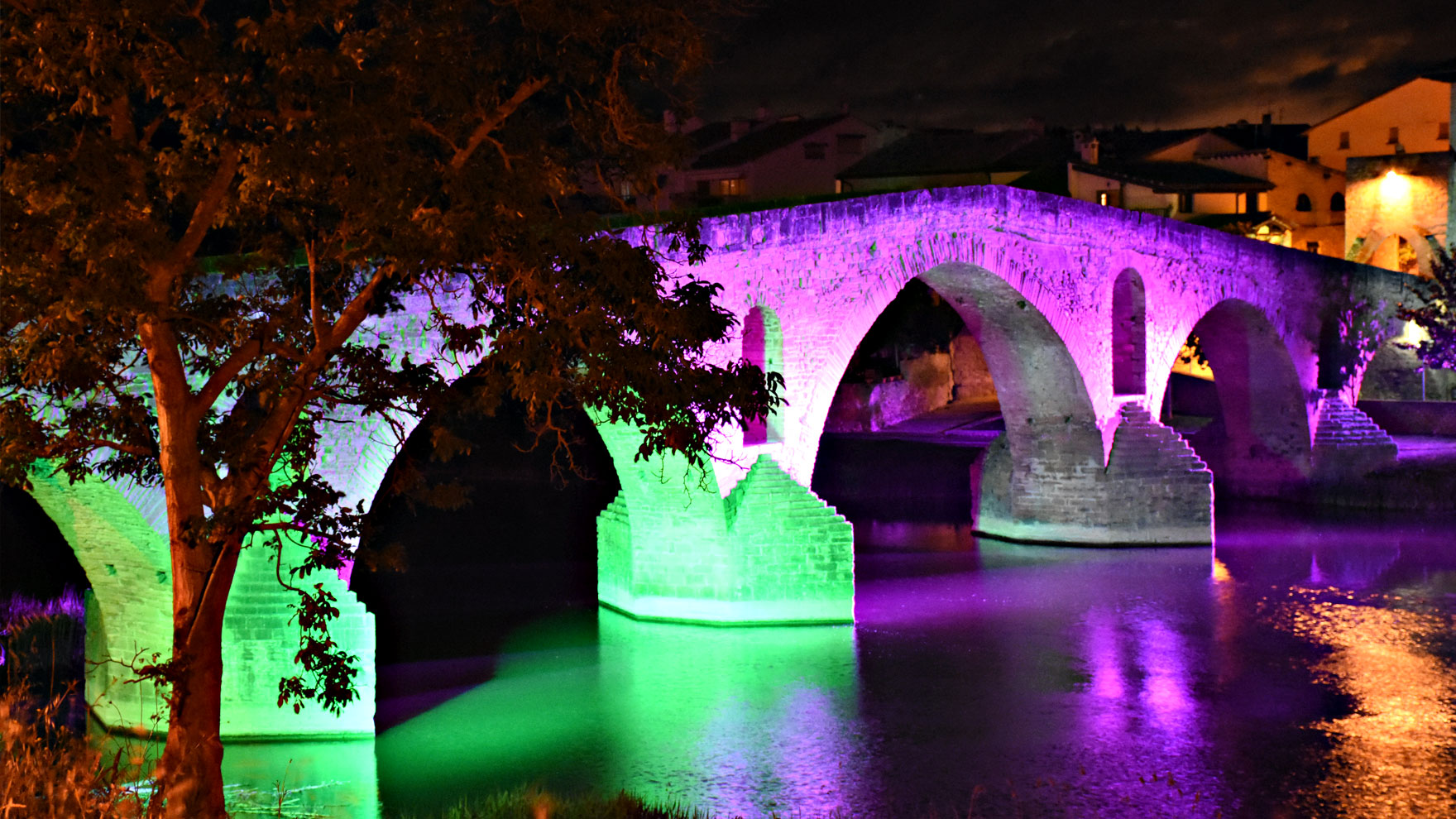 Iluminación del puente románico de Puente de La Reina