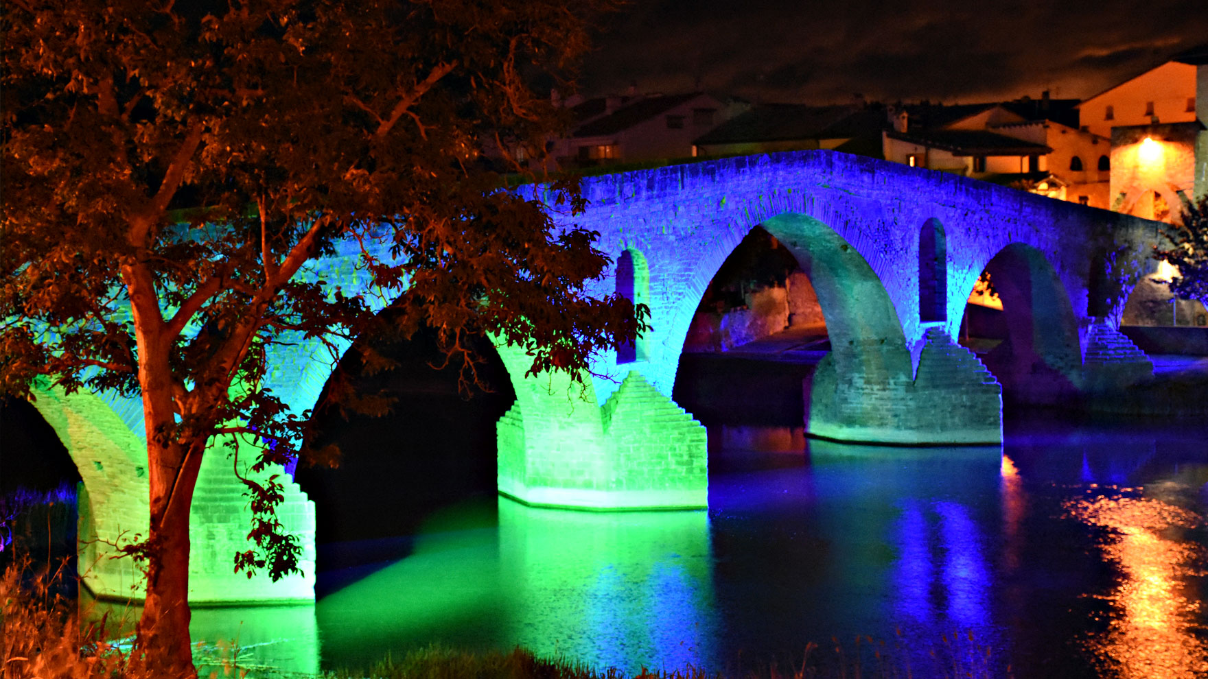 Iluminación del puente románico de Puente de La Reina