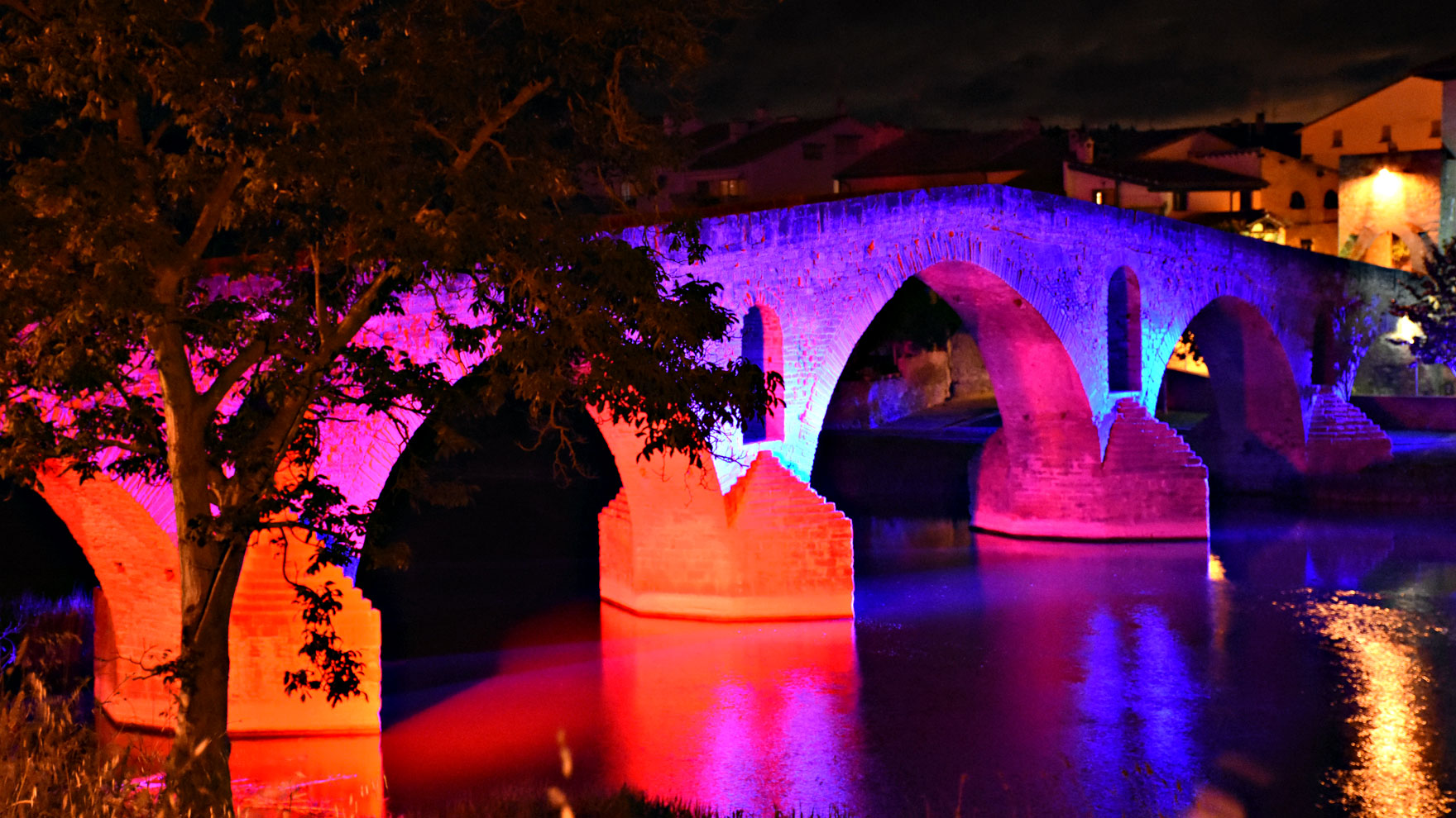 Iluminación del puente románico de Puente de La Reina