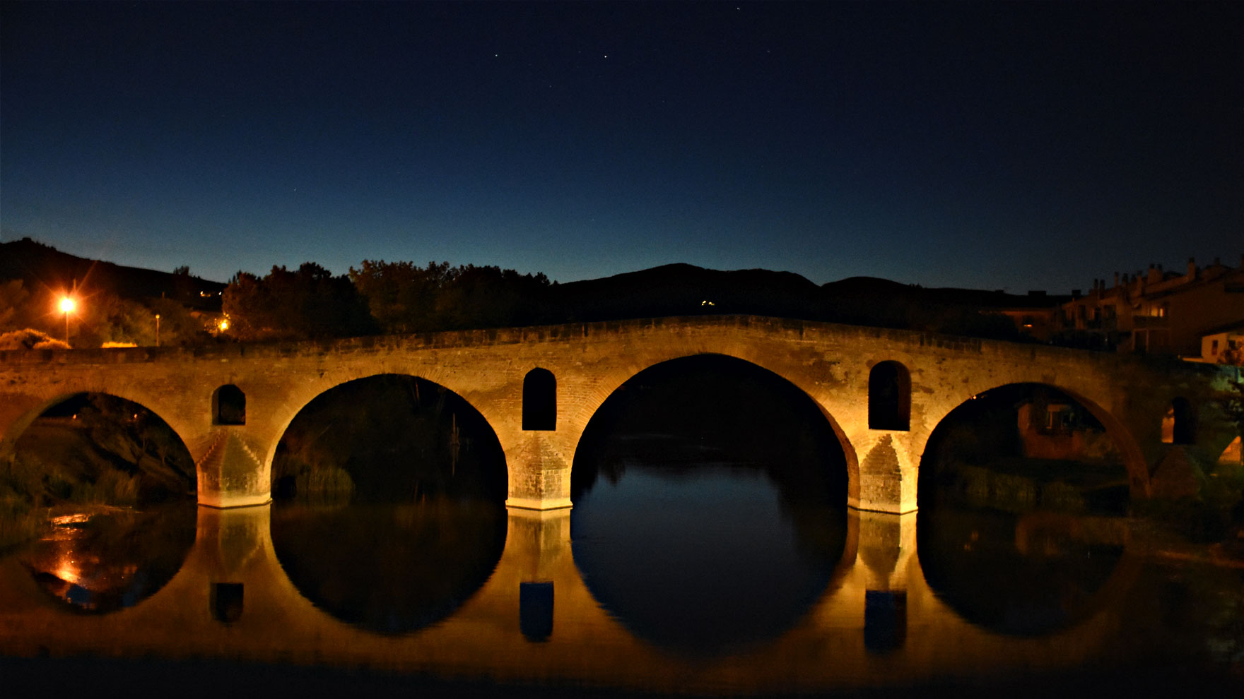 Il·luminació del pont romànic de Pont de la Reina